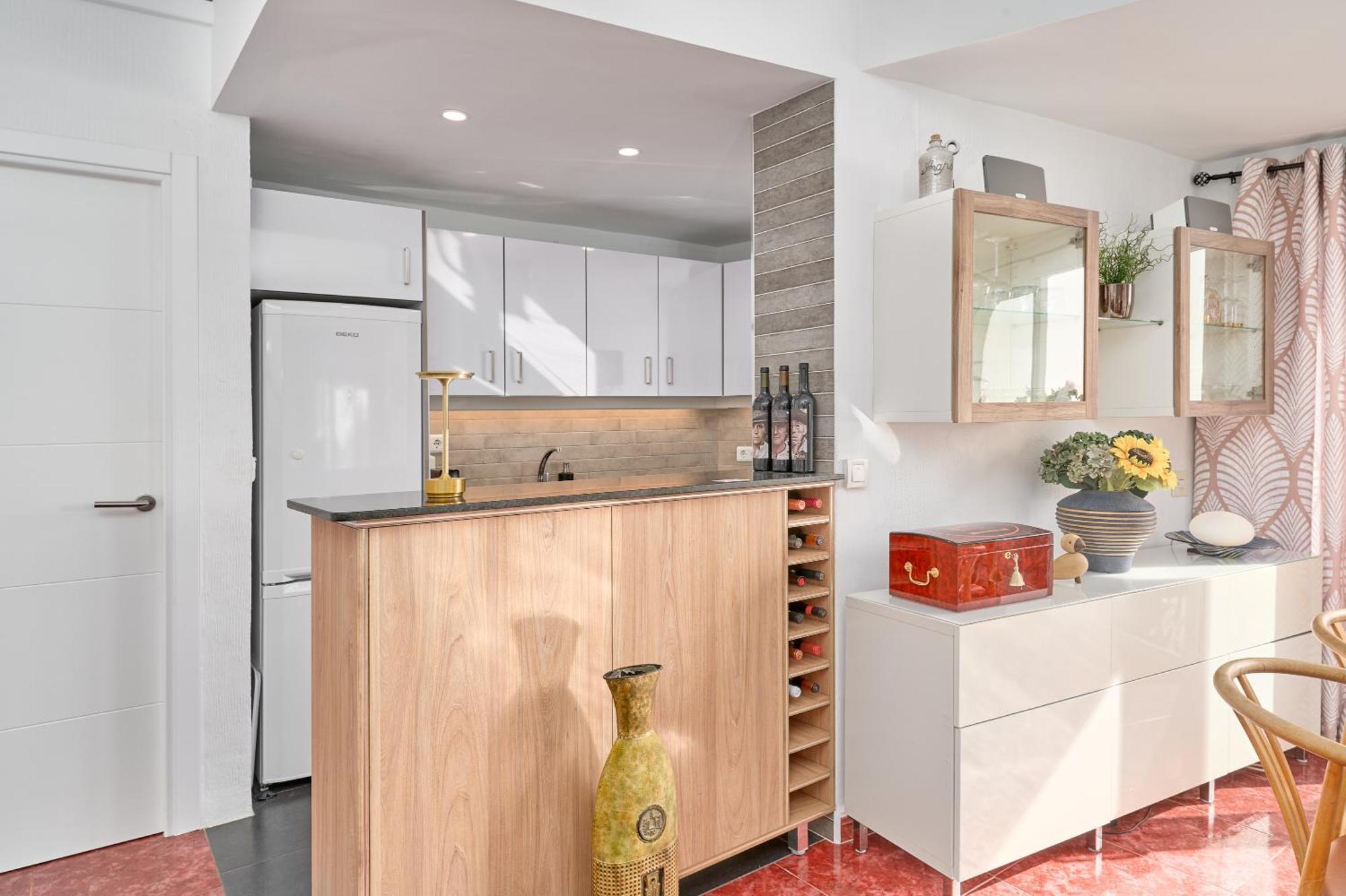 2 Bedrooms 2 Bath *