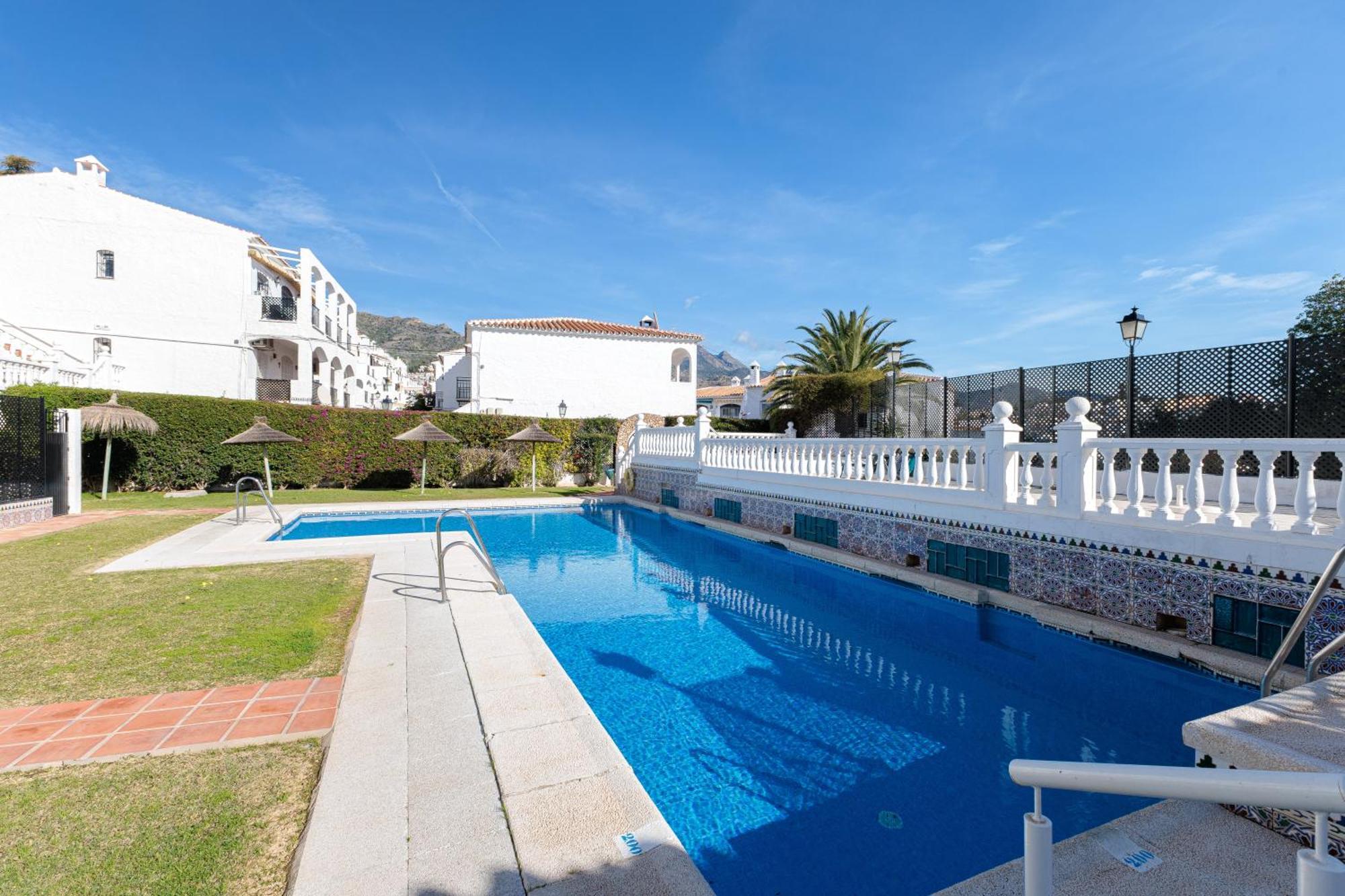 1 Bedroom In Verano Azul, Free Wi-fi Apartment Nerja