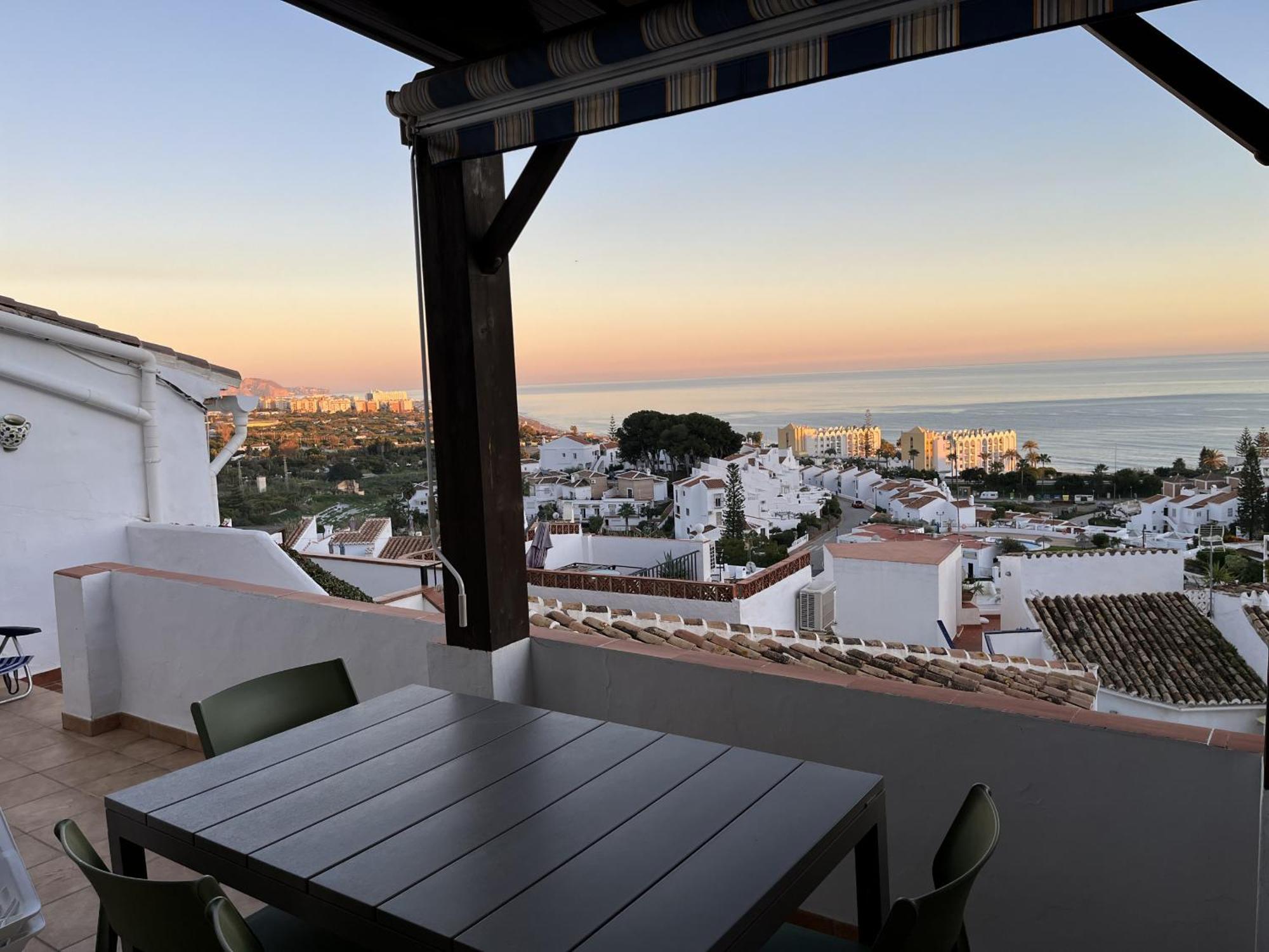 Urb. Punta Lara, Plza. Sevilla 2, 2d * Nerja