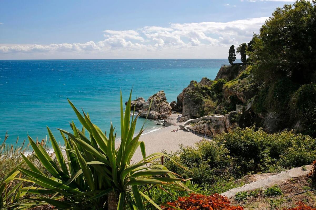 Apts Burriana * Nerja