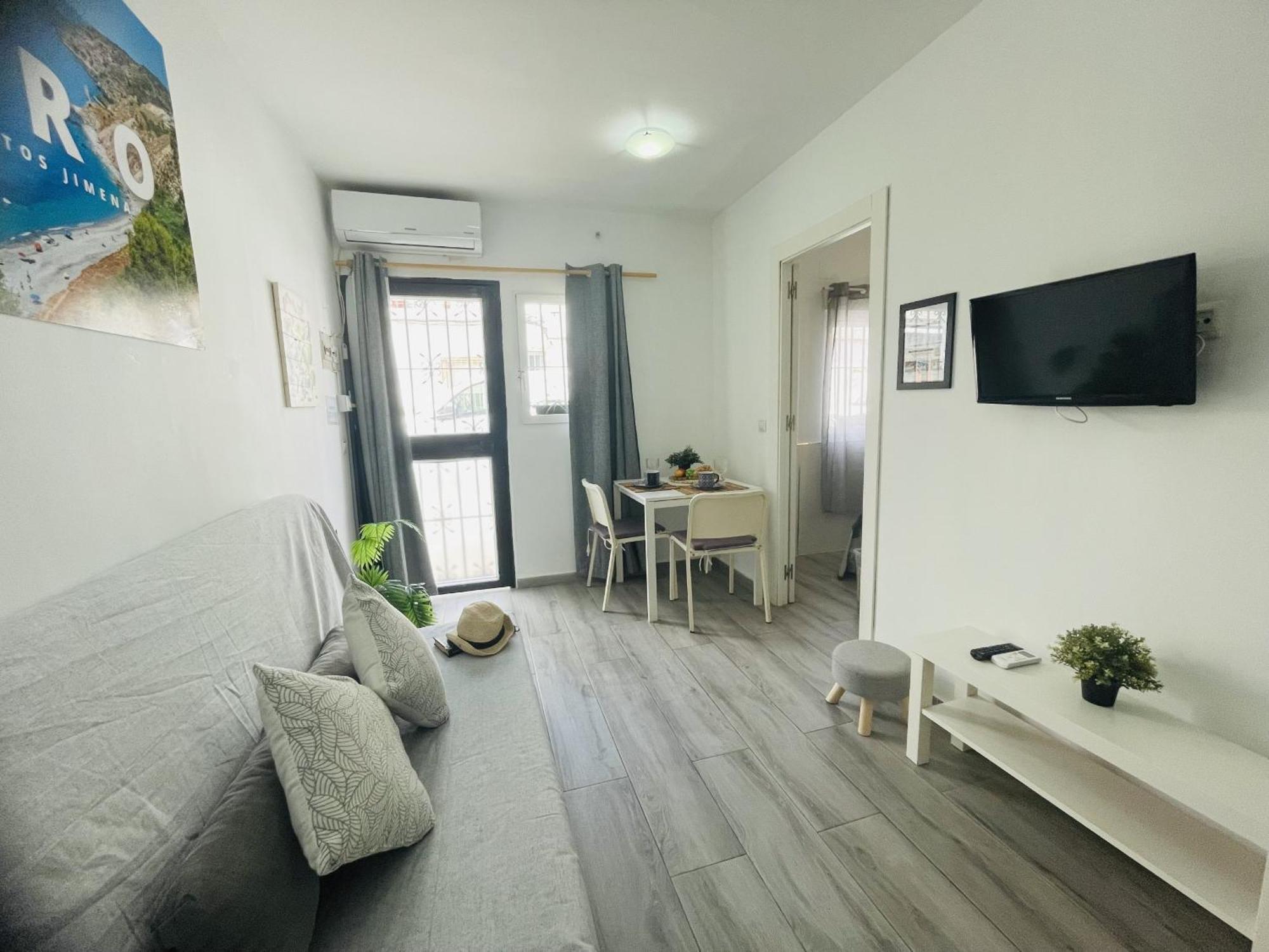 Jimena Maro En El Centro De Apartamento Nerja