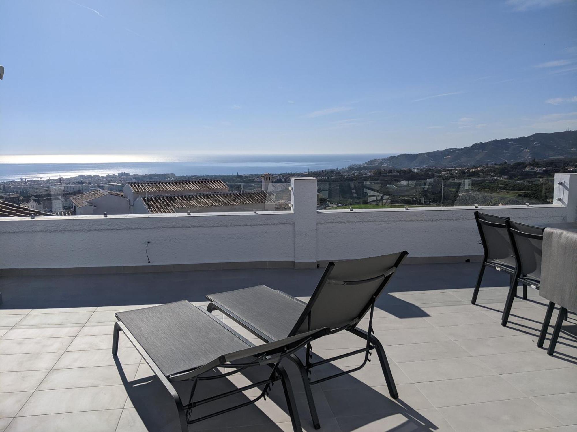 Completely Renovated Large Apt, Amazing Sea Views Appartement Nerja
