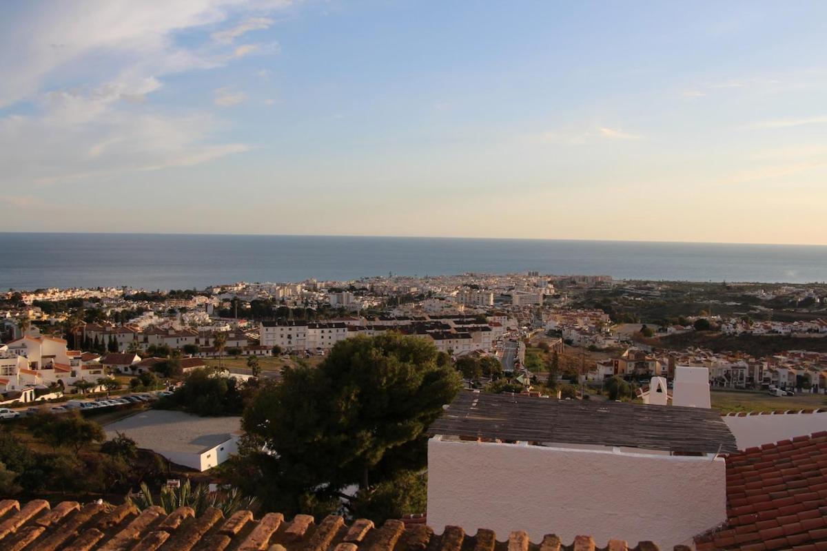 Completely Renovated Large Apt, Amazing Sea Views Appartement Nerja