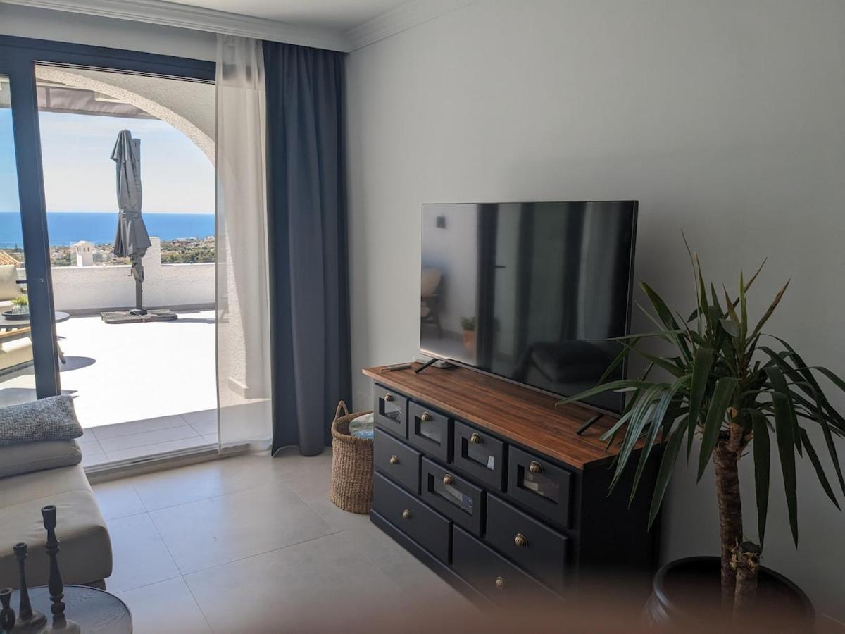 Completely Renovated Large Apt, Amazing Sea Views Appartement