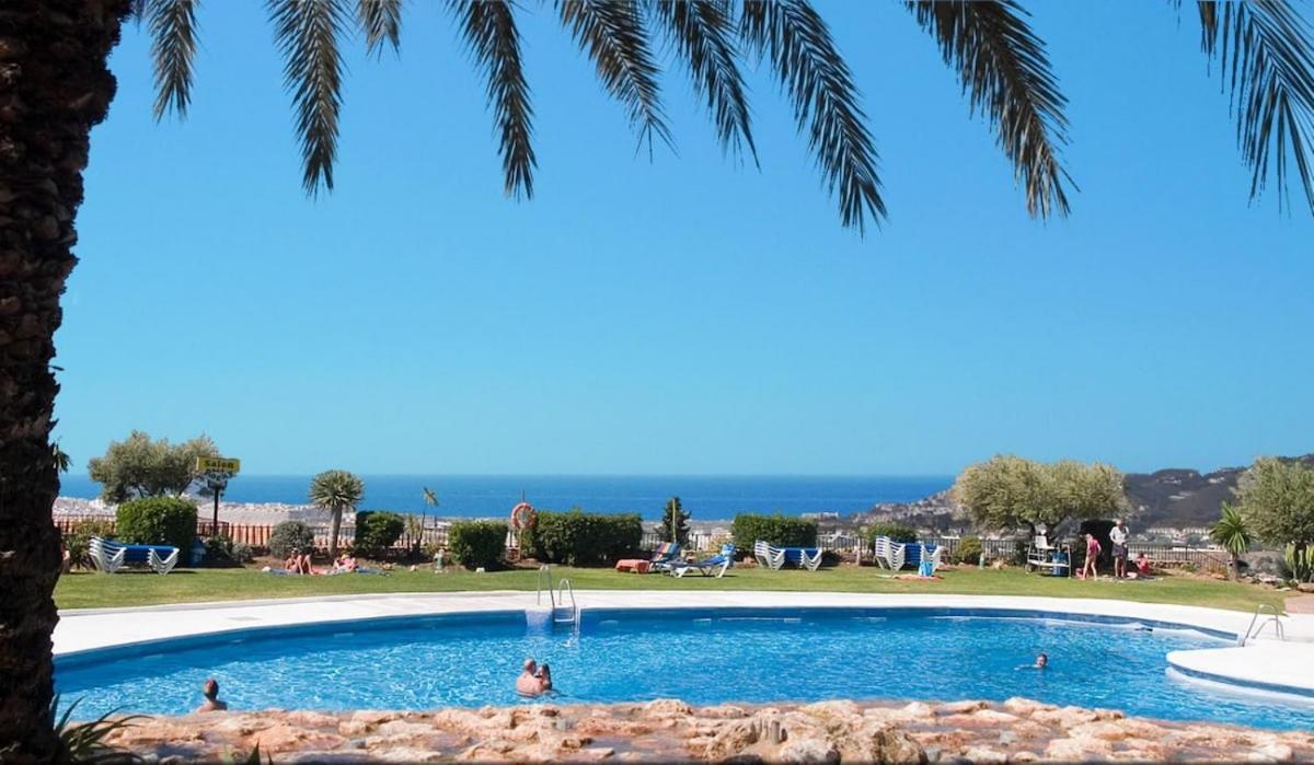 Completely Renovated Large Apt, Amazing Sea Views Appartement Nerja