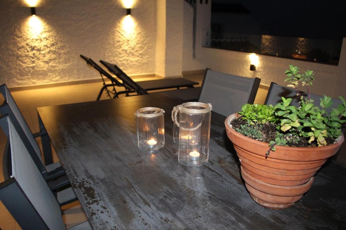 Completely Renovated Large Apt, Amazing Sea Views Appartement Nerja