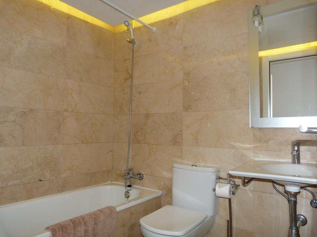 El Salon, Bluewater