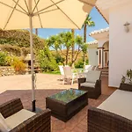 VILLA ANDALUCÍA: cerca de todo, intimidad y espacio