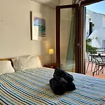 Casa con terraza y hermoso jardín comunal