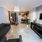 Apartamentos Abril