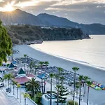Playa, Piscina Y Relax En Este Coqueto Apartamento En Nerja