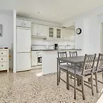 Bright And Spacious 2 Bed Apt