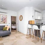 Modern Apartment In The Centre
