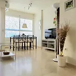 Atico Fresco Y Luminoso Con Aparcamiento Privado