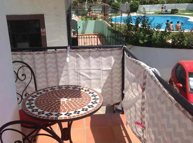 Chez Alison! Central Nerja Apt