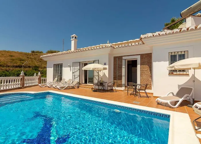 VILLA ANDALUCÍA: cerca de todo, intimidad y espacio