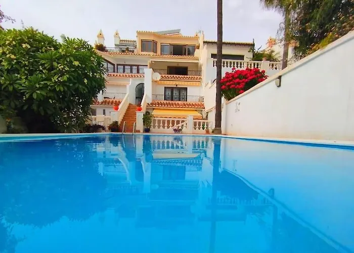 Beautiful 2 Bedroom In Calle Carabeo, Nerja