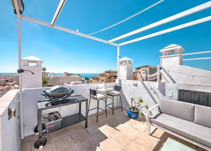 Penthouse With Roof Terrace In Parador, Nerja