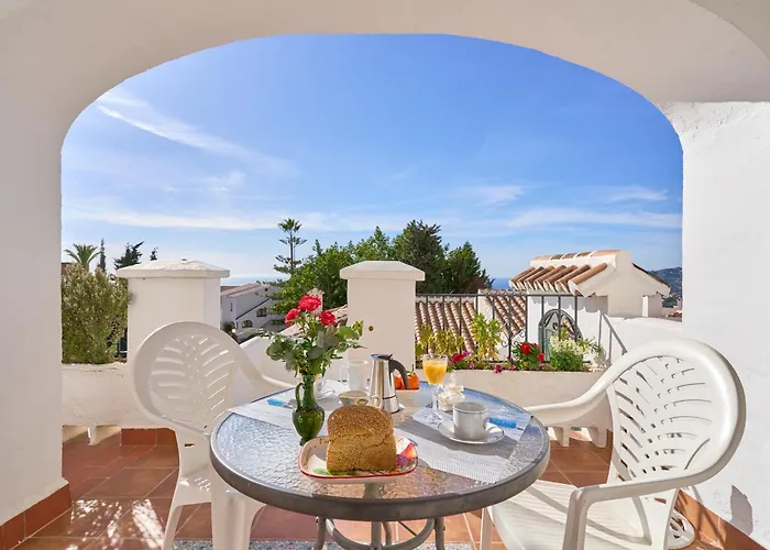 Casa Con Bellas Vistas Sobre La Bahia De Nerja