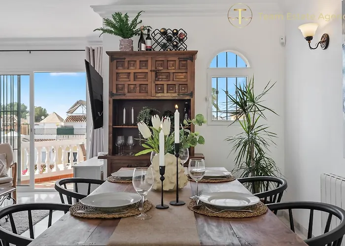 Chic Retreat With A Spacious Garden, Near Burriana Beach