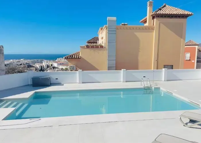 Nerja Apartamento Con Piscina Y Garaje