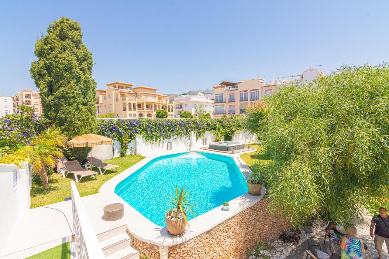 Villa Con Piscina Privada En Calle Carabeo Nerja