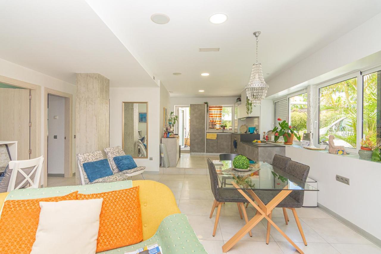 Villa Con Piscina Privada En Calle Carabeo
