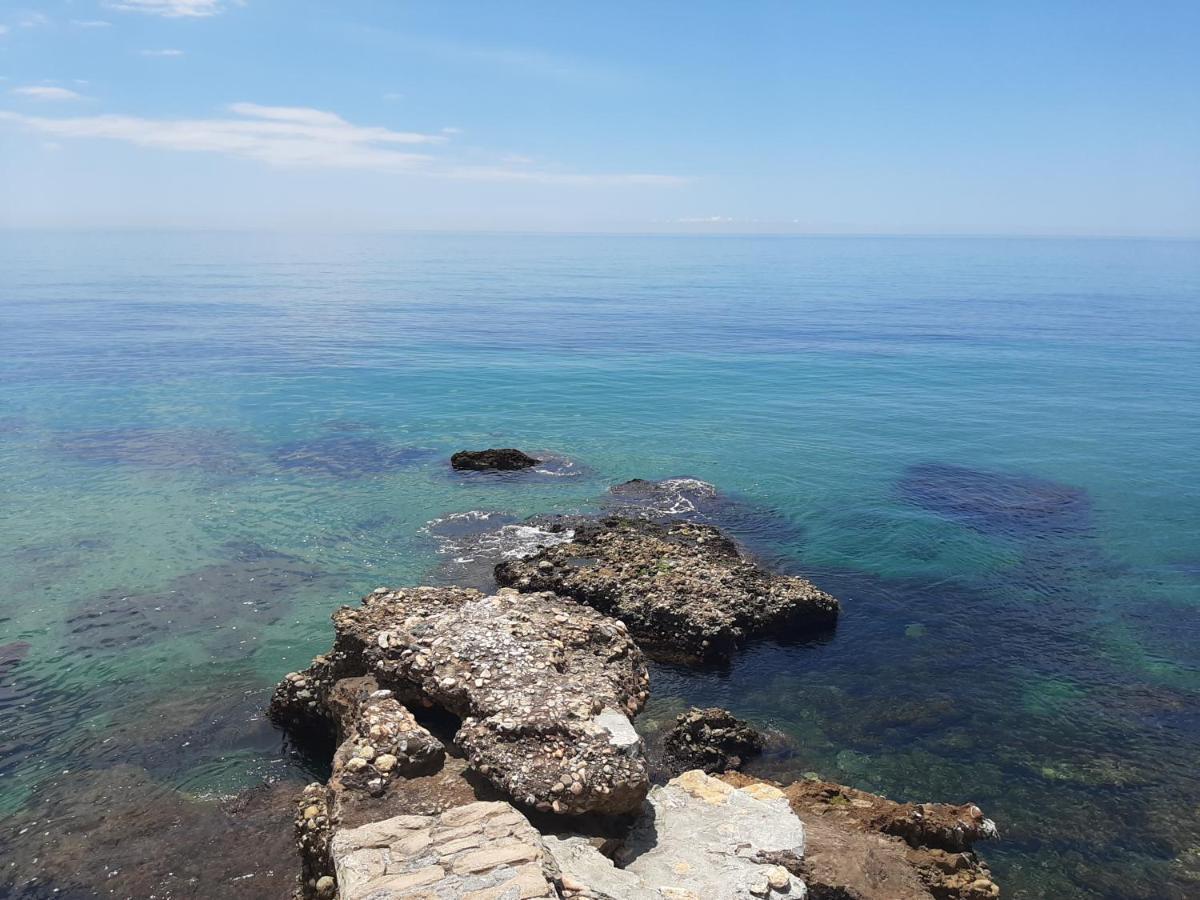Playa Torecilla Beachfront Apartamento Nerja