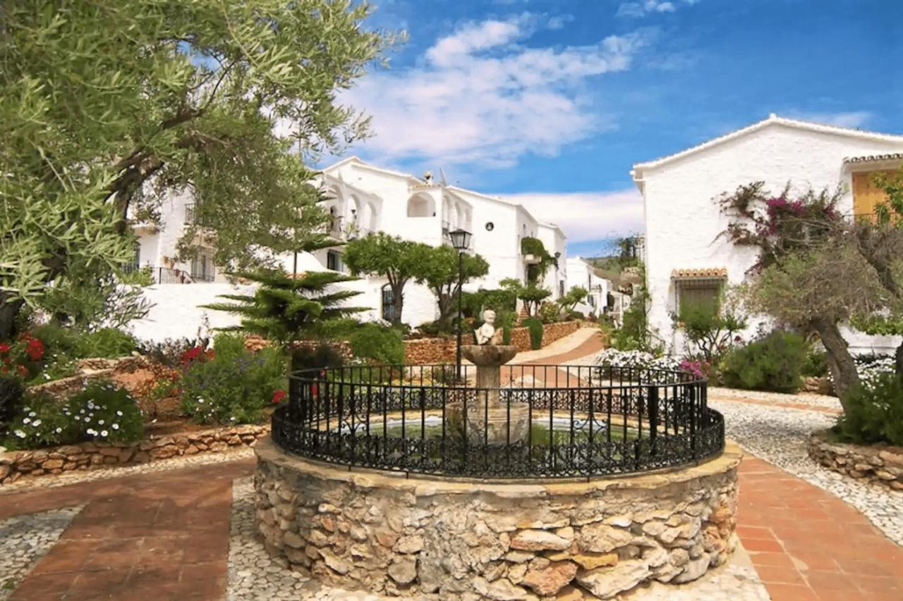 Right By The Pool Area In Capistrano Village! Appartement *