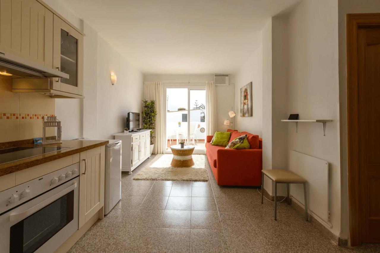 Right By The Pool Area In Capistrano Village! Nerja