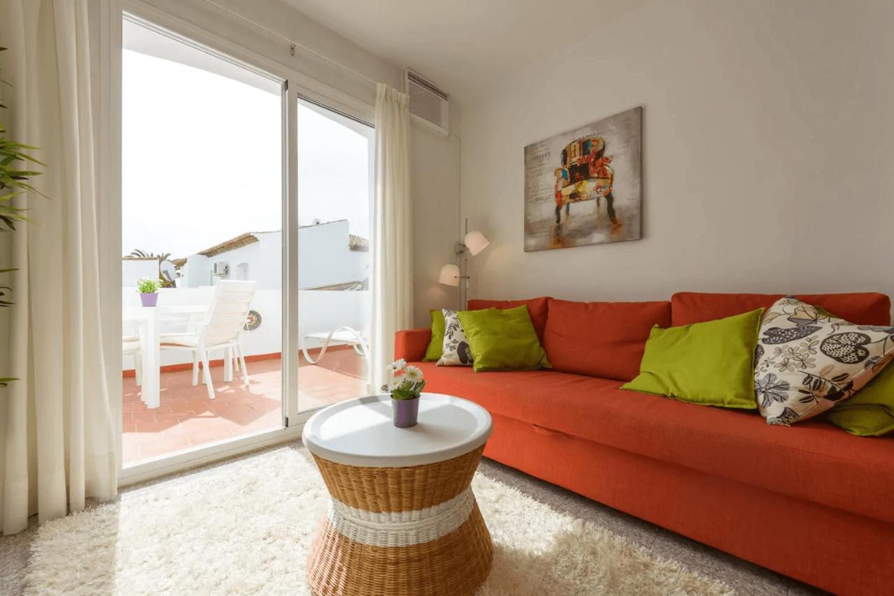 Right By The Pool Area In Capistrano Village! Appartement