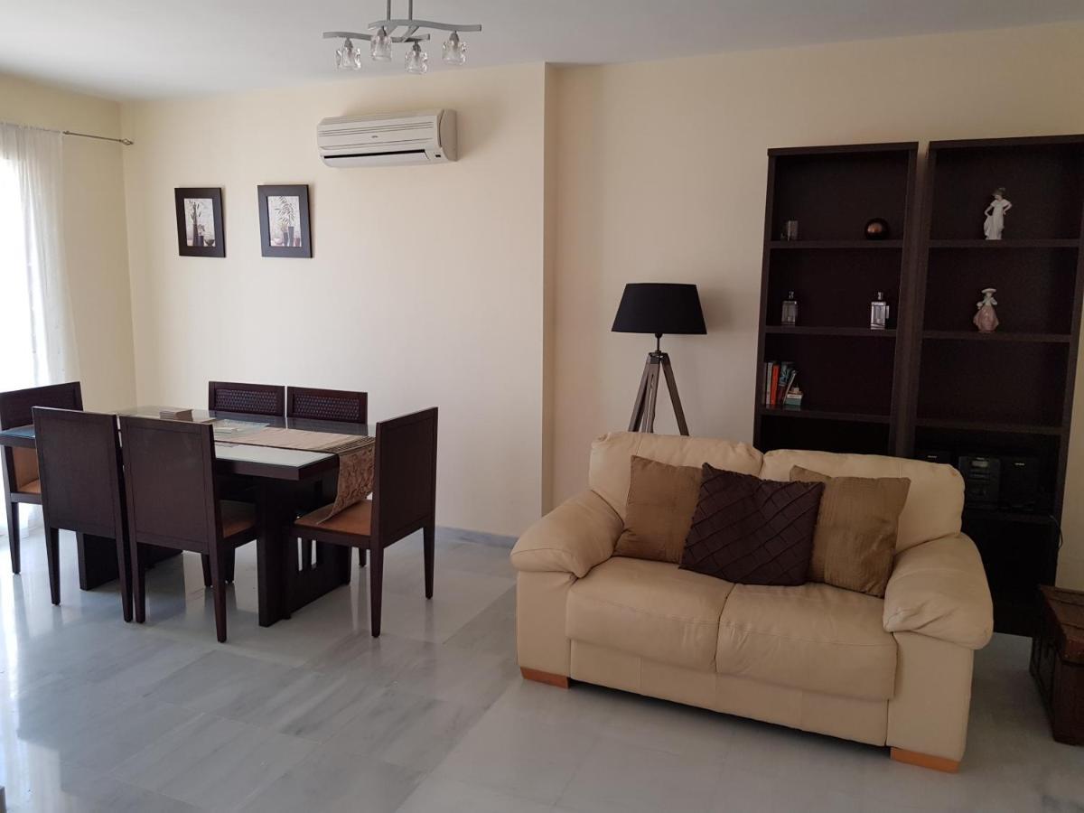 Stunning 2-Bed House In Nerja W Pool A C Garage Casa de férias *