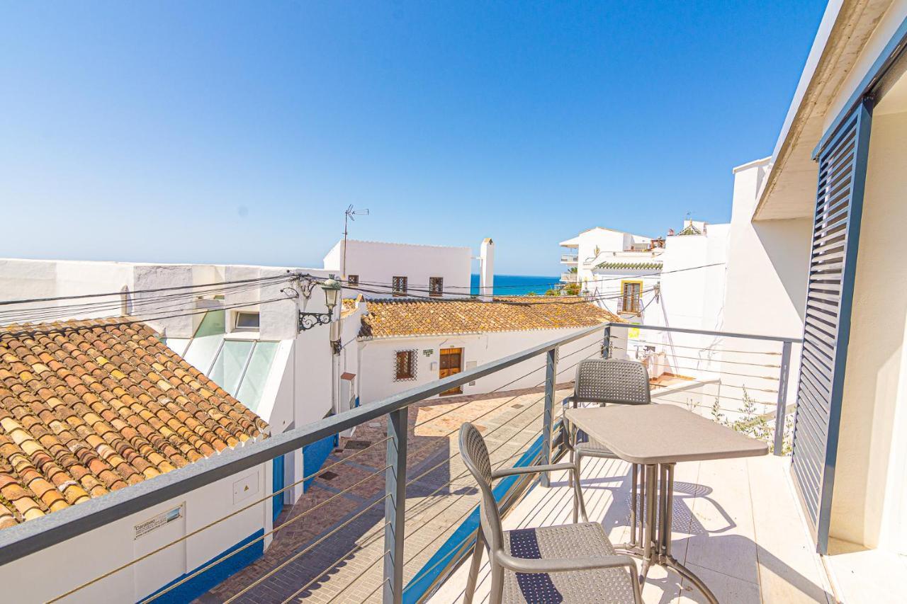Villa Con Piscina Privada En Calle Carabeo *