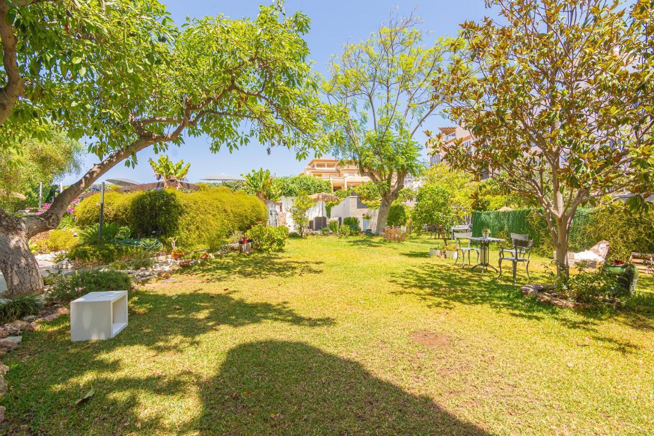 Villa Con Piscina Privada En Calle Carabeo *
