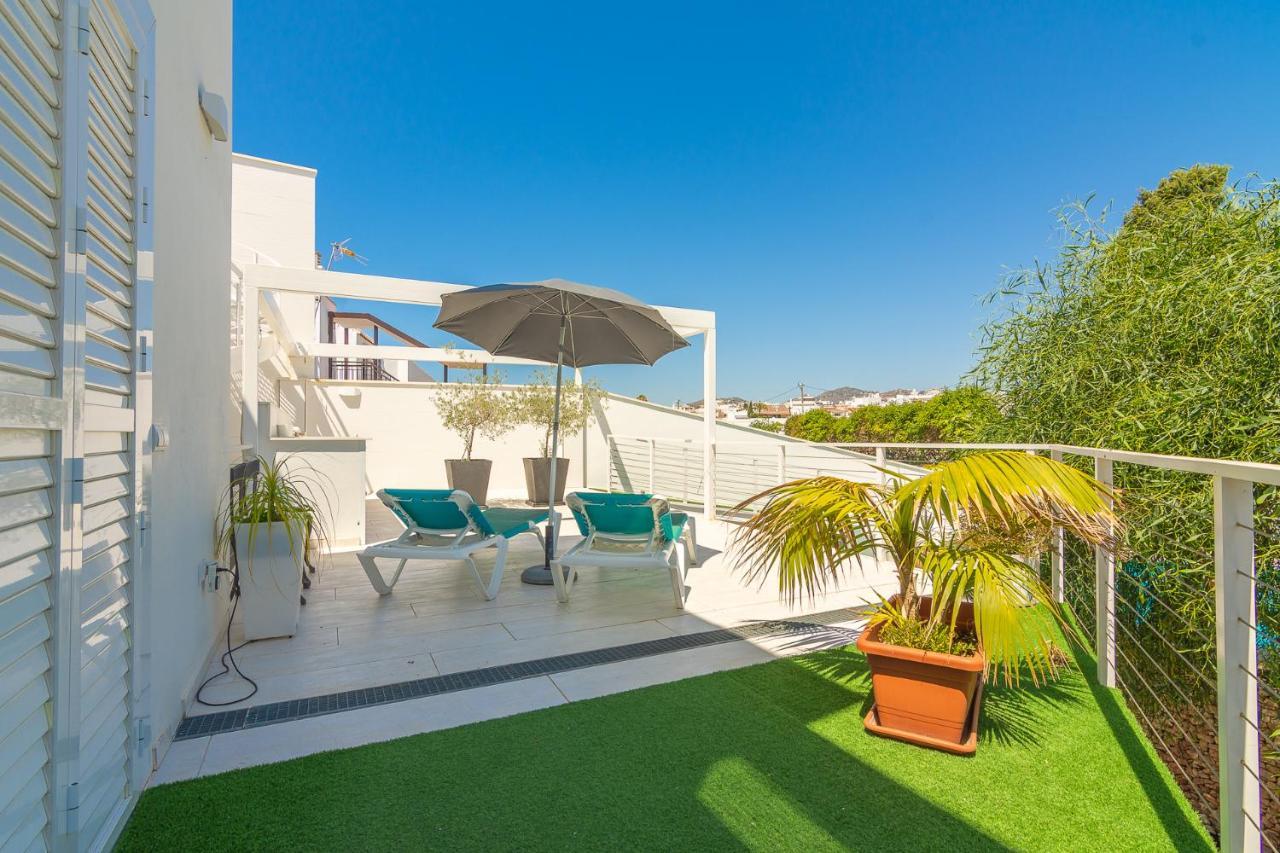 Con Piscina Privada En Calle Carabeo Villa *