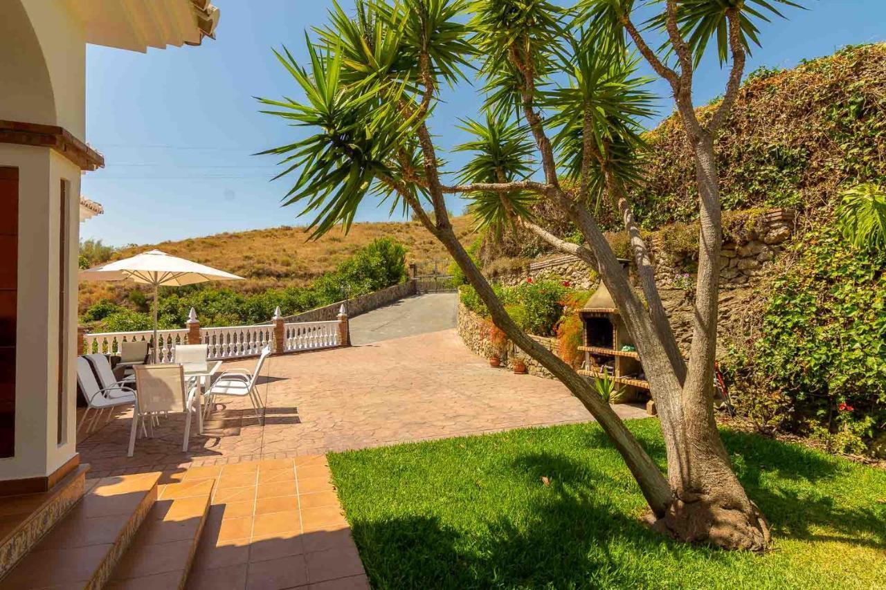 Andalucía: Cerca De Todo, Intimidad Y Espacio Villa Nerja
