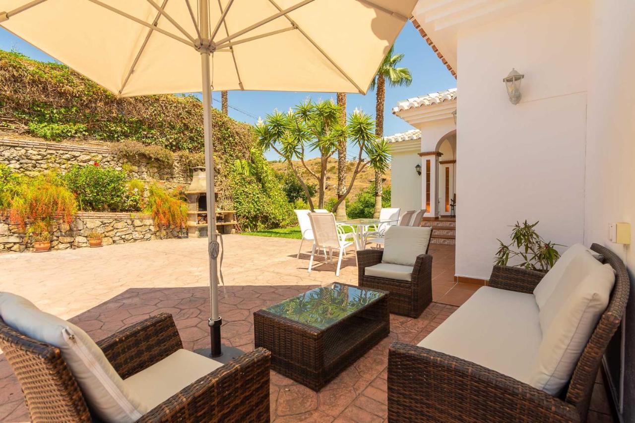 Andalucía: Cerca De Todo, Intimidad Y Espacio Villa Nerja