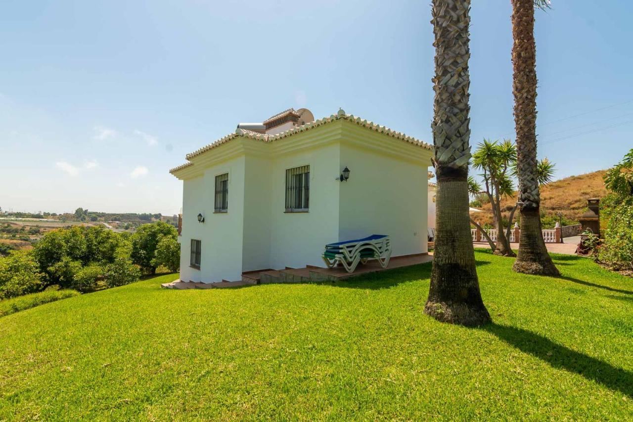 Andalucía: Cerca De Todo, Intimidad Y Espacio Villa Nerja