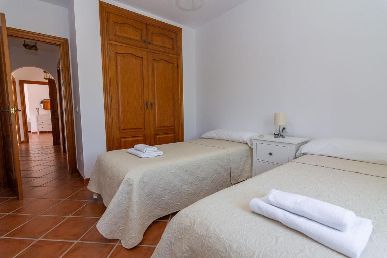 Andalucía: Cerca De Todo, Intimidad Y Espacio Villa Nerja