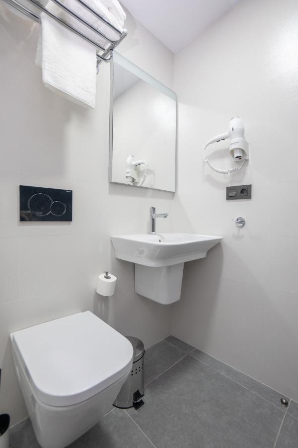 Nerja-centro-jacuzzi- Mirador De La Ermita- Adults Recommended Pensión *