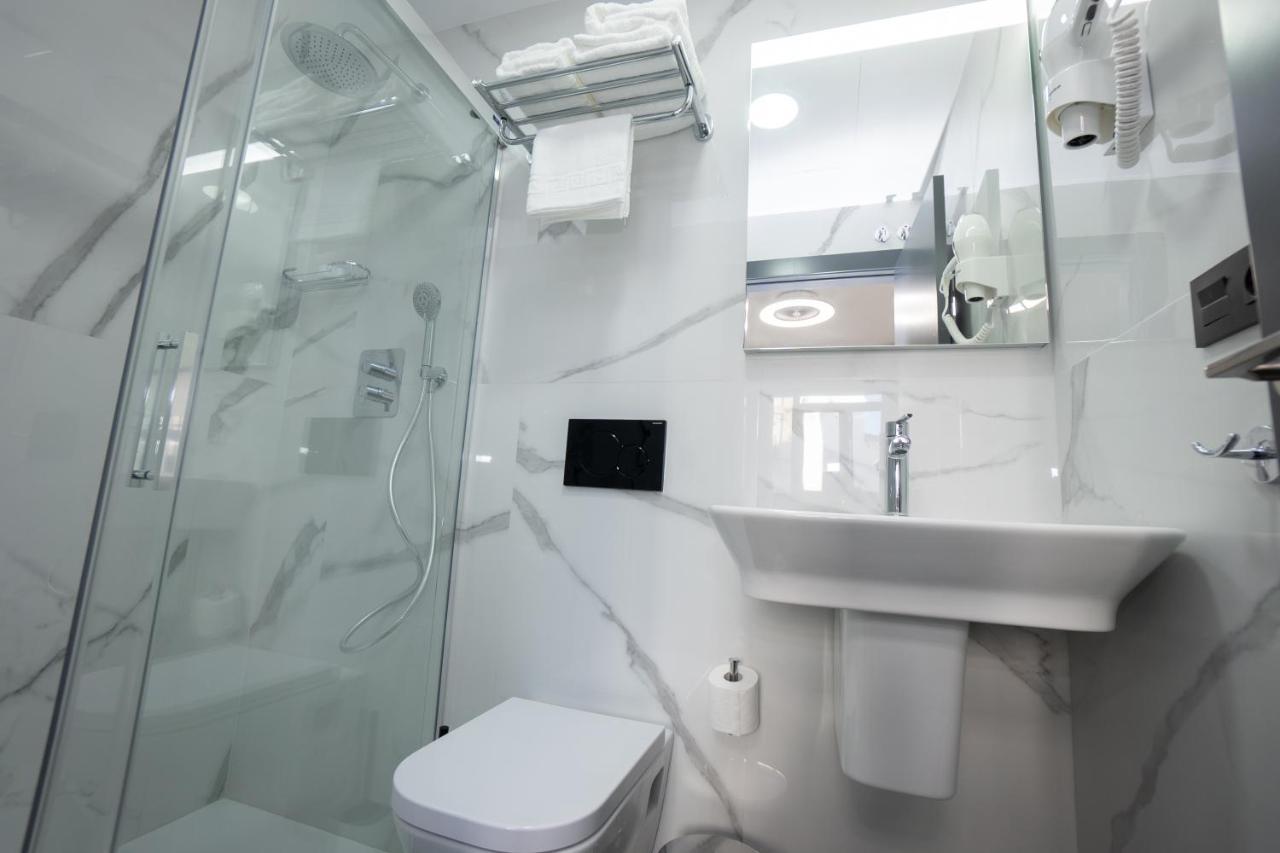 Nerja-centro-jacuzzi- Mirador De La Ermita- Adults Recommended Pensión *