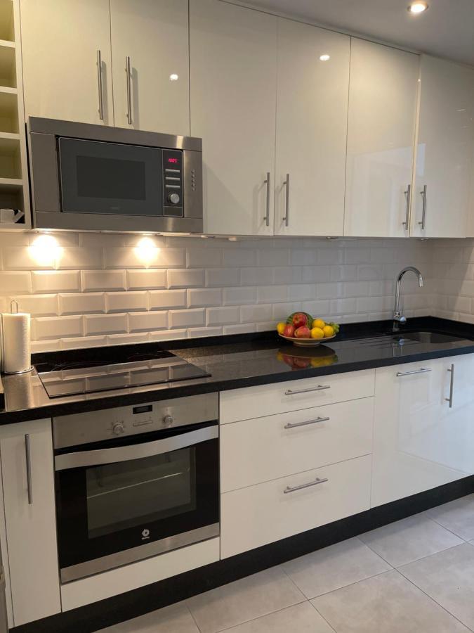 New Townhouse In The Heart Of With Jacuzzi