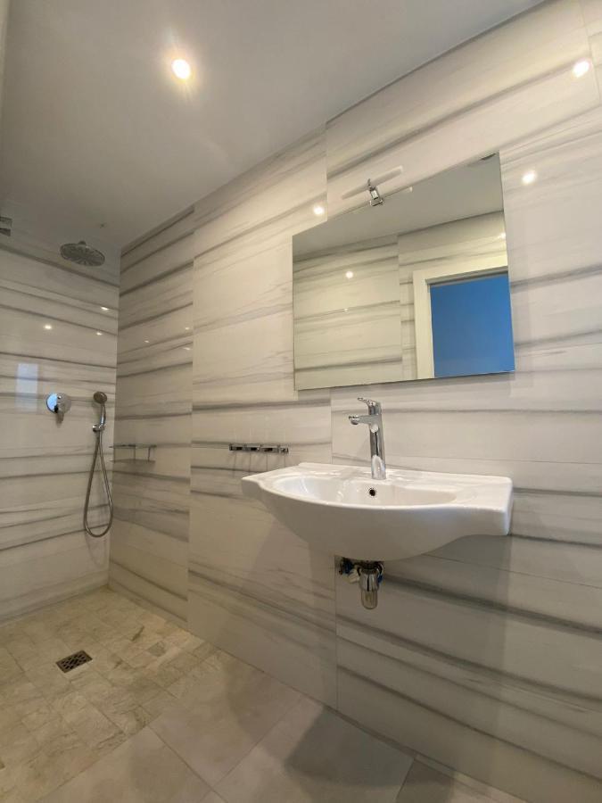 New Townhouse In The Heart Of With Jacuzzi *