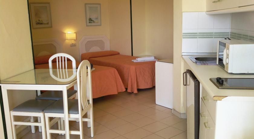 Mediterraneo Apts * Nerja