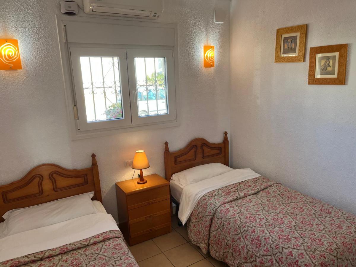 Delightful Burriana House With Magnificent & Sea Views. Ferienhaus Nerja