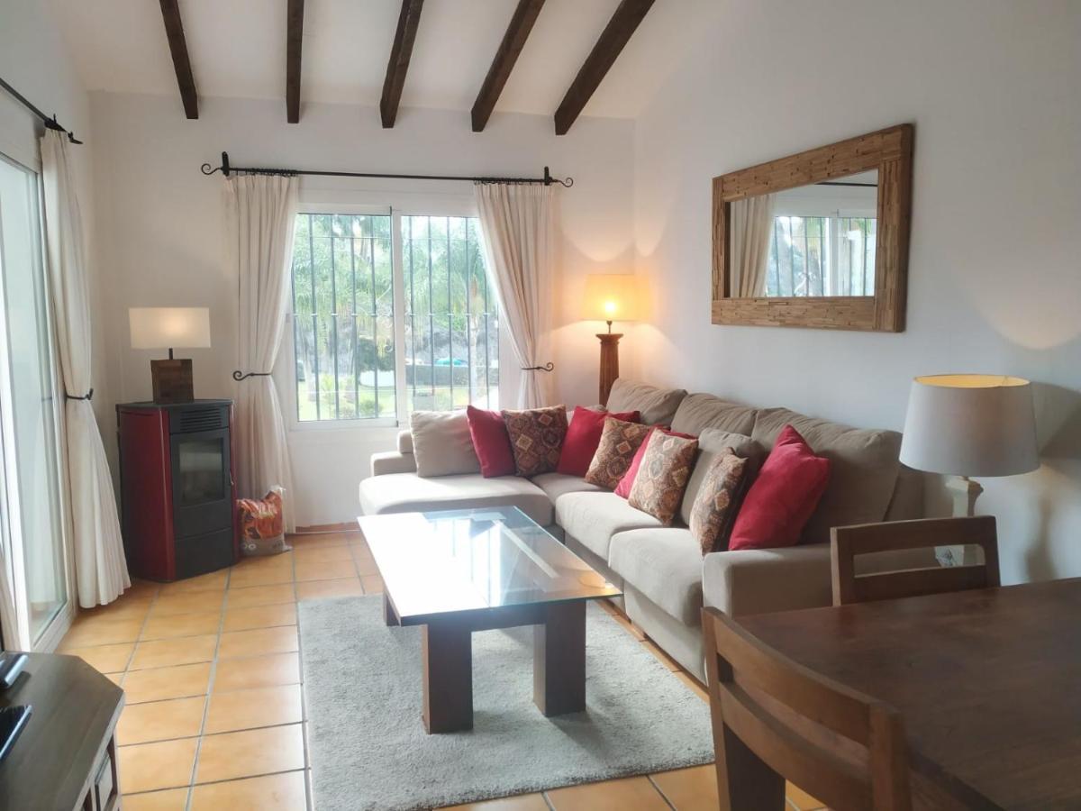Lovely 2 Bedroom In Oasis De Capistrano, Apartamento Nerja