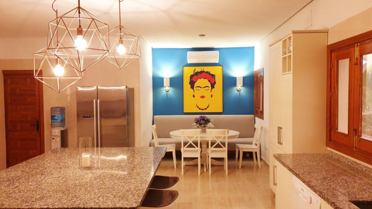 Villa La Roca Rara - 8 Bedroom Nerja