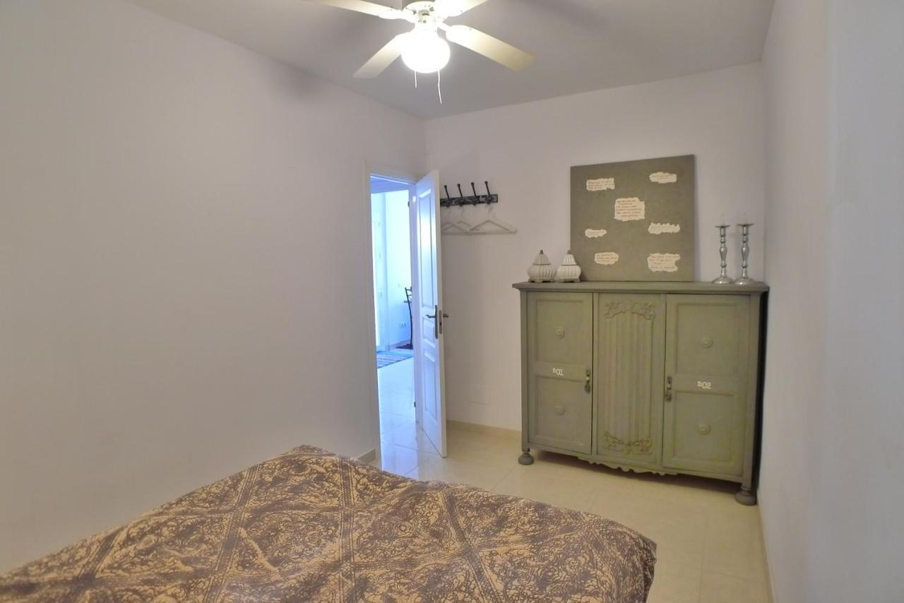 R1262 Betina Nerja