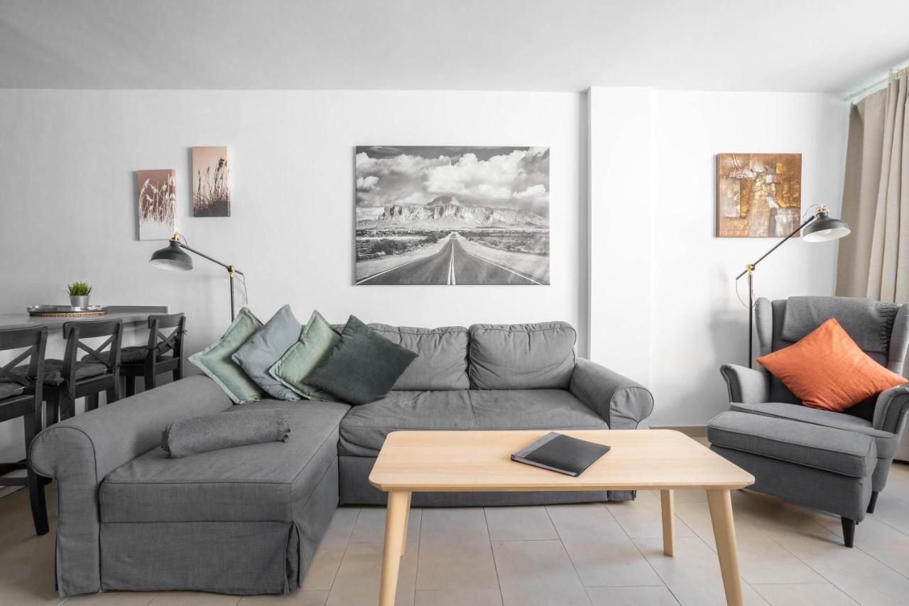 A214 Chic Front Line Apartment Nerja