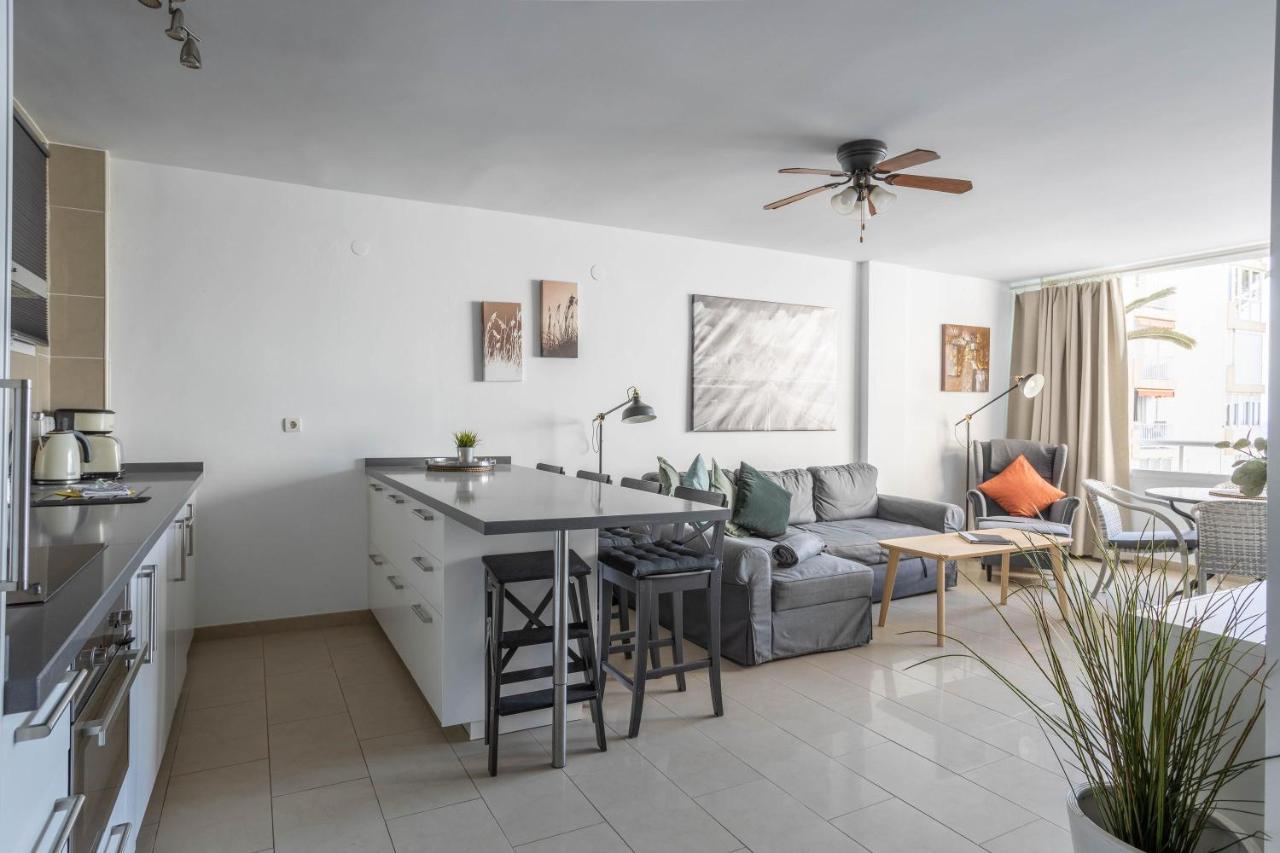 A214 Chic Front Line Nerja